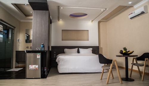 Deluxe Studio Suite