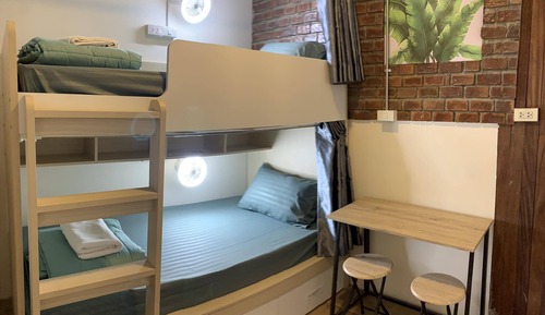 Shared Dormitory, Women only