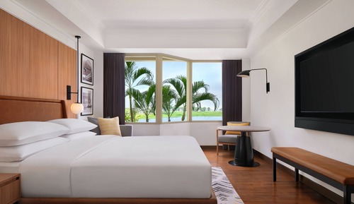Deluxe Room, 1 King Bed, Non Smoking, Lake View