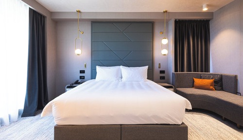Standard Room, 1 King Bed, Balcony, Lake View