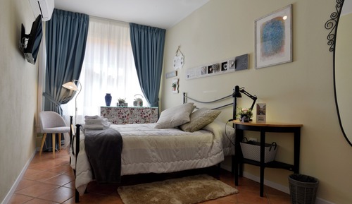 Single Room, Shared Bathroom