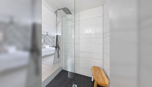 Room, 2 Queen Beds, Pool View