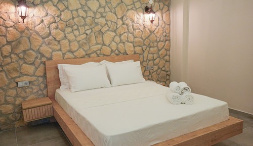 Basic Apartment, 1 Double Bed, Kitchen, Garden View