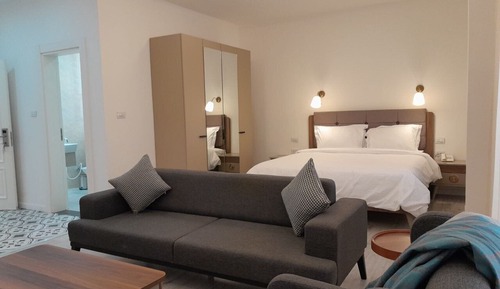 Deluxe Studio Suite