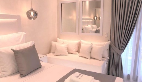 Junior Suite, 1 Queen Bed, Garden View