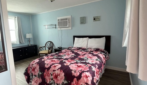 Single Queen Room Lake View