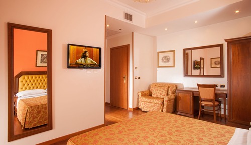 Triple Room, Annex Building