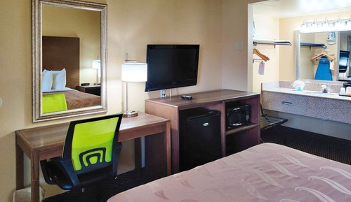 Standard Room, 1 Queen Bed, Non Smoking