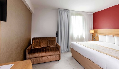 Family Room, 1 King Bed, Non Smoking (with Single Sofabed)
