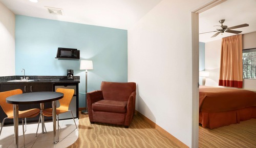 Studio Suite, 1 King Bed, Non Smoking (Ground Floor)