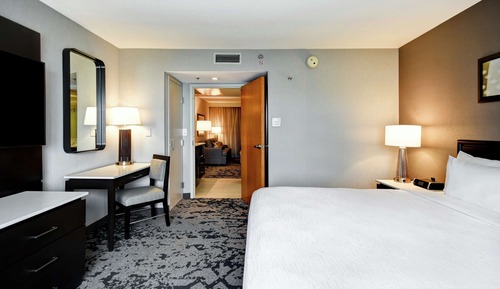 Suite, 1 King Bed with Sofa bed, Non Smoking