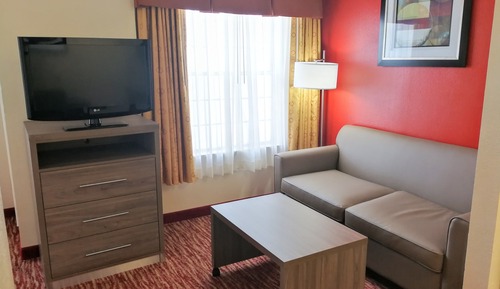Suite, 1 Queen Bed, Accessible, Non Smoking (Mobility,Hearing,Roll-In Shower)