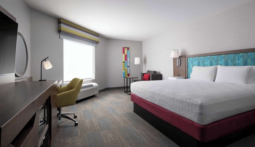 1 King Bed, Accessible Roll in shower, Non Smoking
