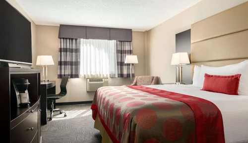 Superior Suite, 1 King Bed, Non Smoking, City View (6th Floor)