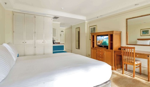 Classic Room, 1 Queen Bed, Mountain View