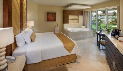Superior Honeymoon Suite - King Size Bed