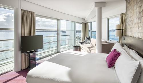 Suite, 1 King Bed (Bow Suite)