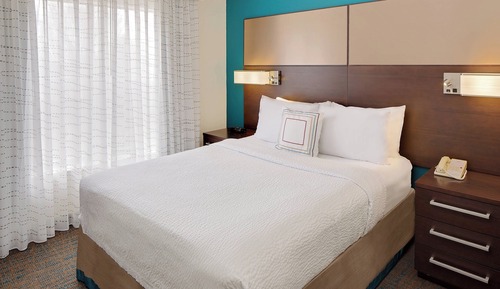 Suite, 1 Bedroom, Non Smoking (Mobility/Hearing Access, Roll-In Shwr)