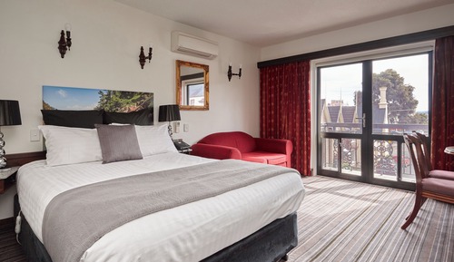 Deluxe Queen Room 