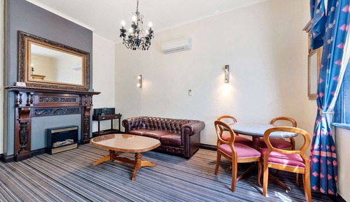 Suite, 1 King Bed, Non Smoking