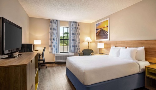 Standard Room, 1 Queen Bed, Accessible