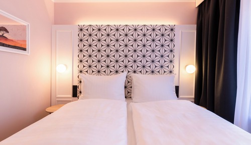 Standard Room, 1 Queen Bed