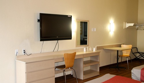 Deluxe Room, 1 Queen Bed, Non Smoking, Refrigerator & Microwave
