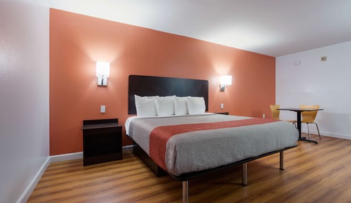 Standard Room, 1 King Bed, Accessible, Non Smoking