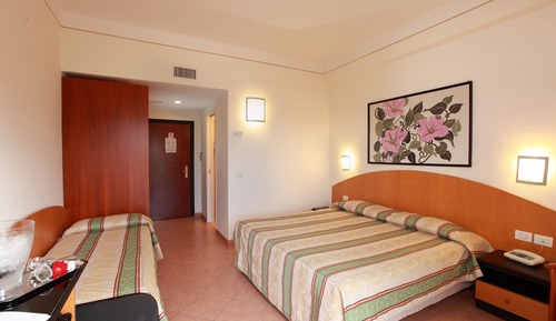 Triple Room, Multiple Beds