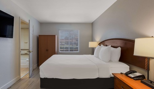 Suite, 1 King Bed with Sofa bed, Accessible, Kitchenette (with Sofabed)