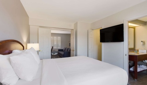 Suite, 2 Queen Beds, Non Smoking, Kitchenette (with Sofabed)