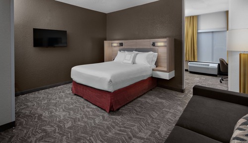 Suite, 1 Queen Bed (Mobility Accessible, Tub)