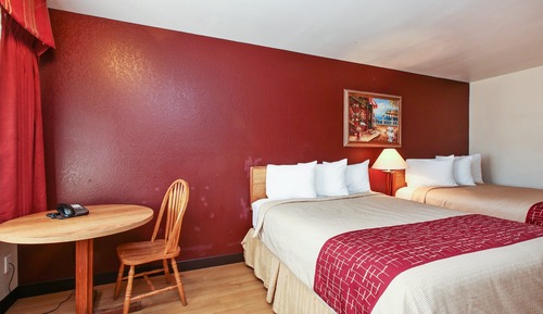 Deluxe Room, 2 Queen Beds (Smoke Free)