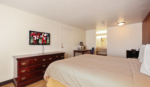 Deluxe Room, 1 Queen Bed (Smoke Free)