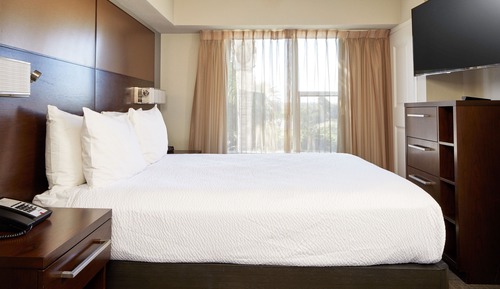 Suite, 2 Bedrooms, Fireplace (Mobility Accessible, Tub)