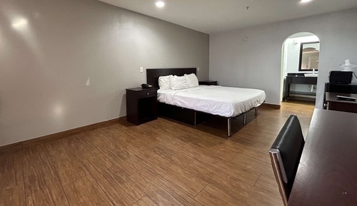 Deluxe Room, 1 King Bed, Non Smoking