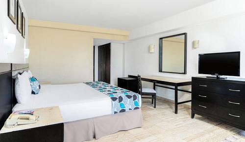 Standard Room, 1 King Bed, Garden View