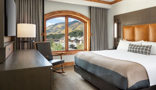 Deluxe Room, 1 King Bed with Sofa bed, Fireplace (Mobility Accessible, Tub)