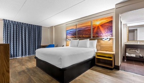 Standard Room, 1 King Bed