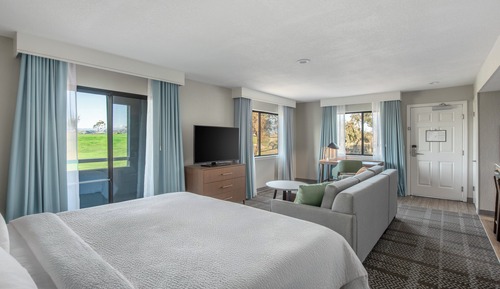 Studio, 1 King Bed, Accessible Bathtub, Golf View (Kitchen, Mobility)