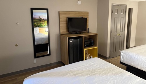 Room, 2 Double Beds, Mobility Accessible, Non Smoking (Hearing Accessible/Roll-In Shower)