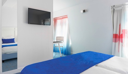 Family Room, 2 bedrooms - Free soft minibar, courtesy tray - Digital press