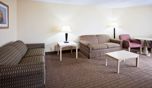 Suite, 1 King Bed, Accessible (Mobility, Access Tub)