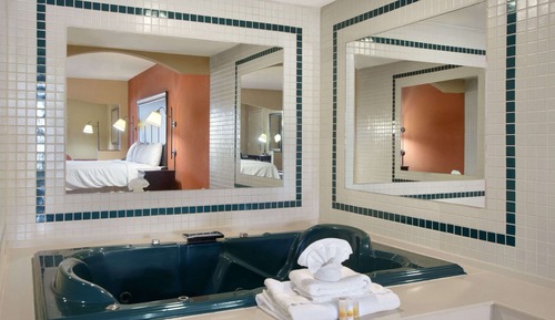 Deluxe Studio Suite, 1 King Bed, Non Smoking