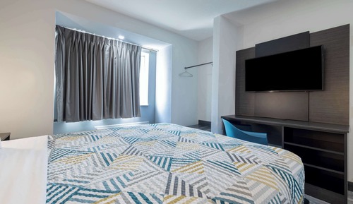 Superior Room, 1 Queen Bed, Accessible, Non Smoking