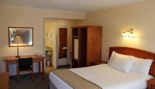 Standard Room, 1 Queen Bed