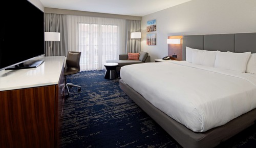 Room, 1 King Bed, Pool View