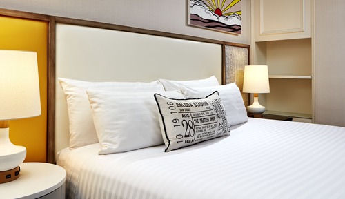 Room, 1 King Bed (Primo)