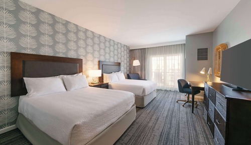 Room, 2 Queen Beds, Accessible (Roll-In Shower)
