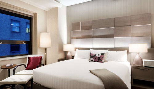 Room, 1 King Bed (COMMODORE LOUNGE ACCESS)